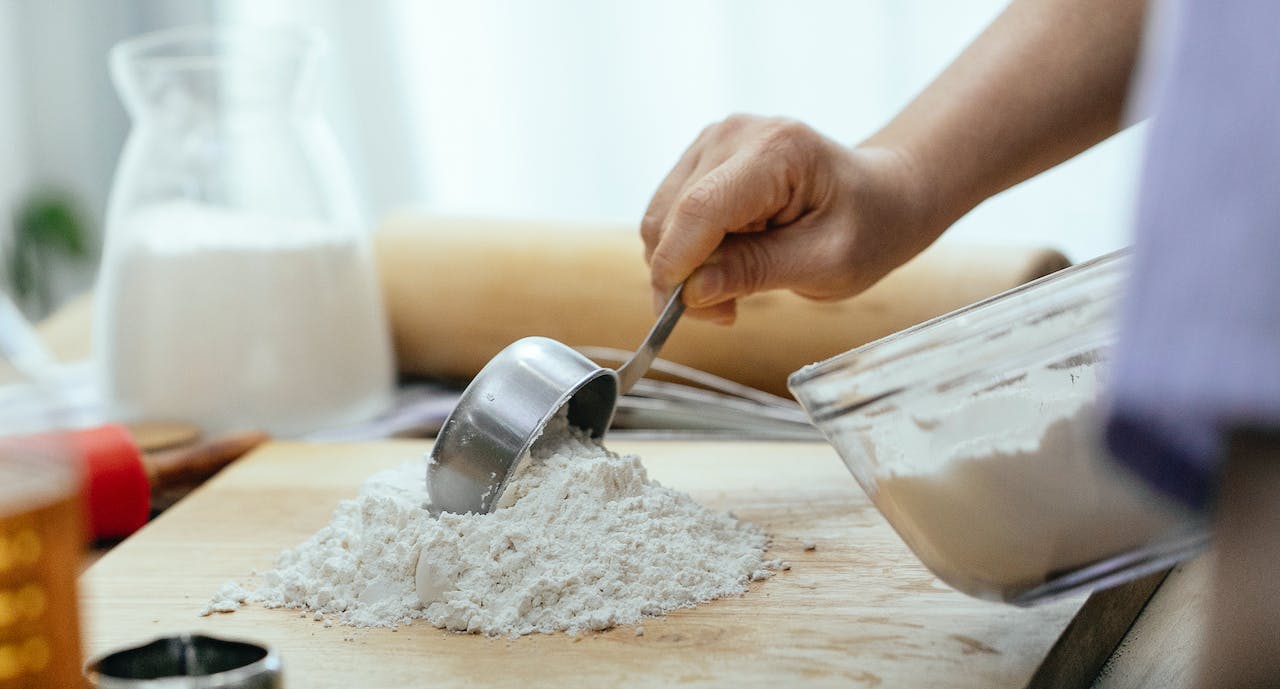 Onderzoek: Rauw taartbeslag gevaarlijk