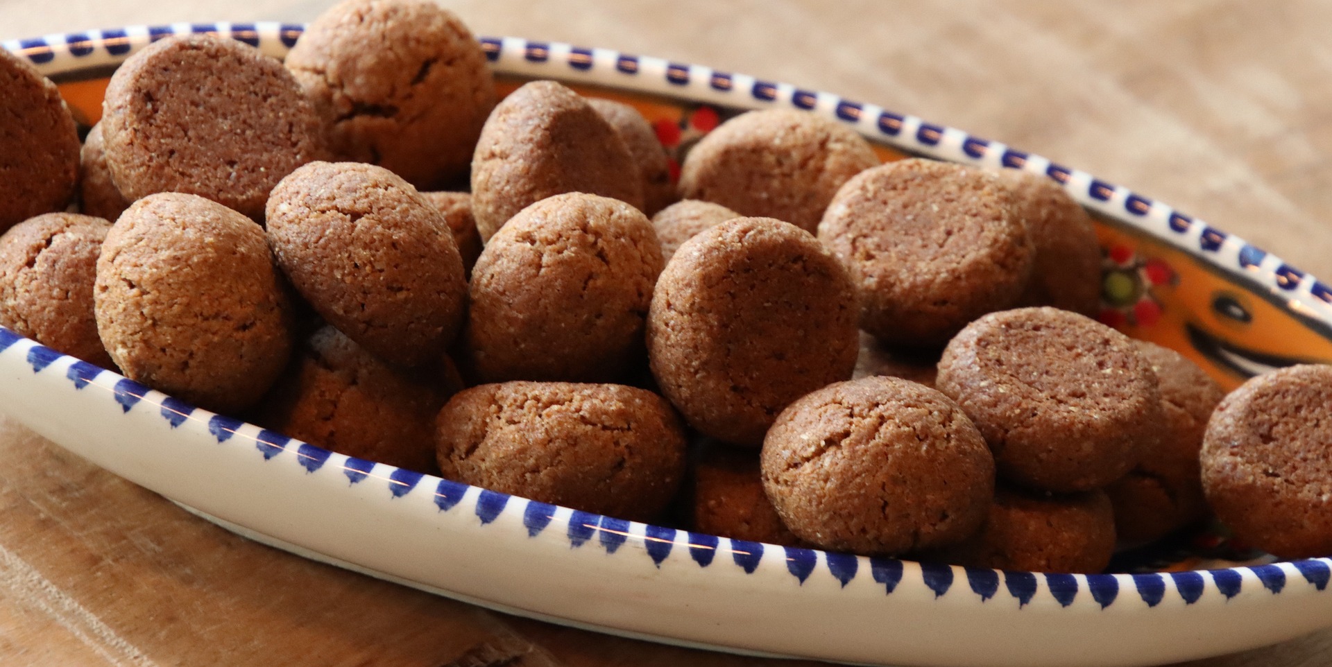 Gezonde kruidnoten met pindapasta, mandarijn & cacao
