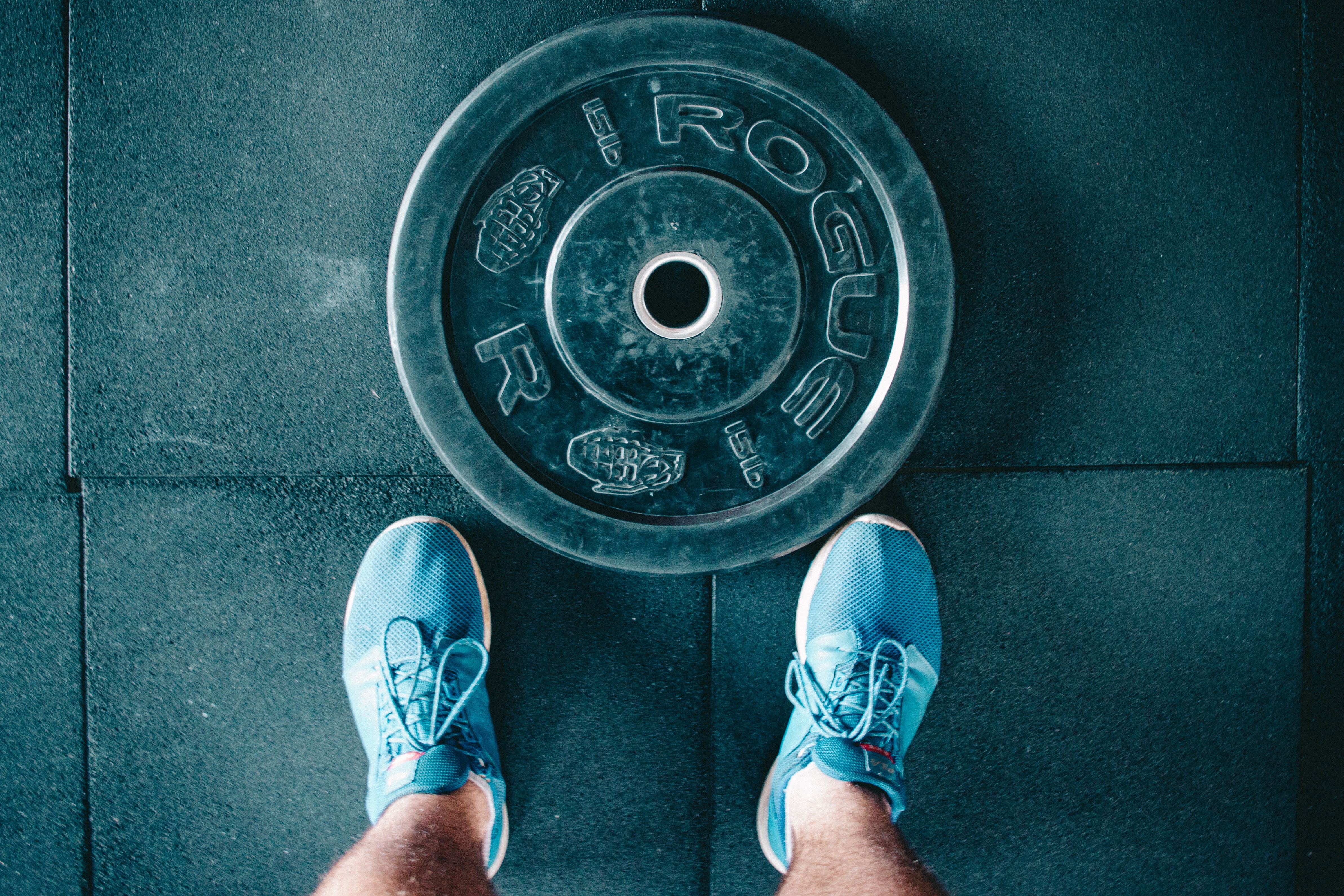 Biceps trainen met barbell