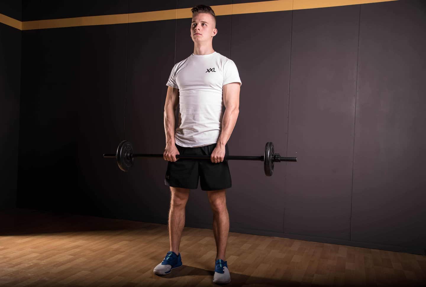 Barbell front raise