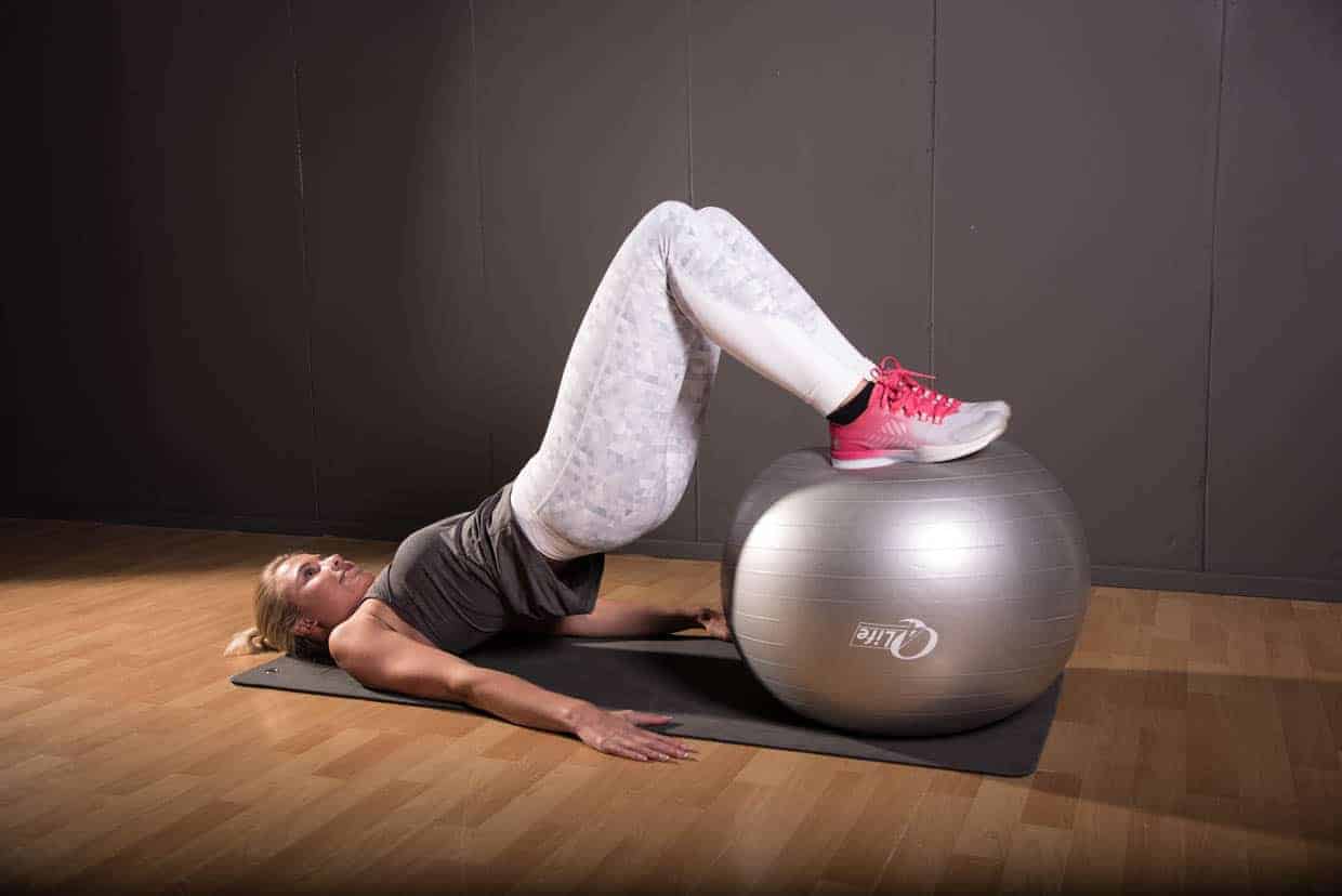 Leg curl on stability ball